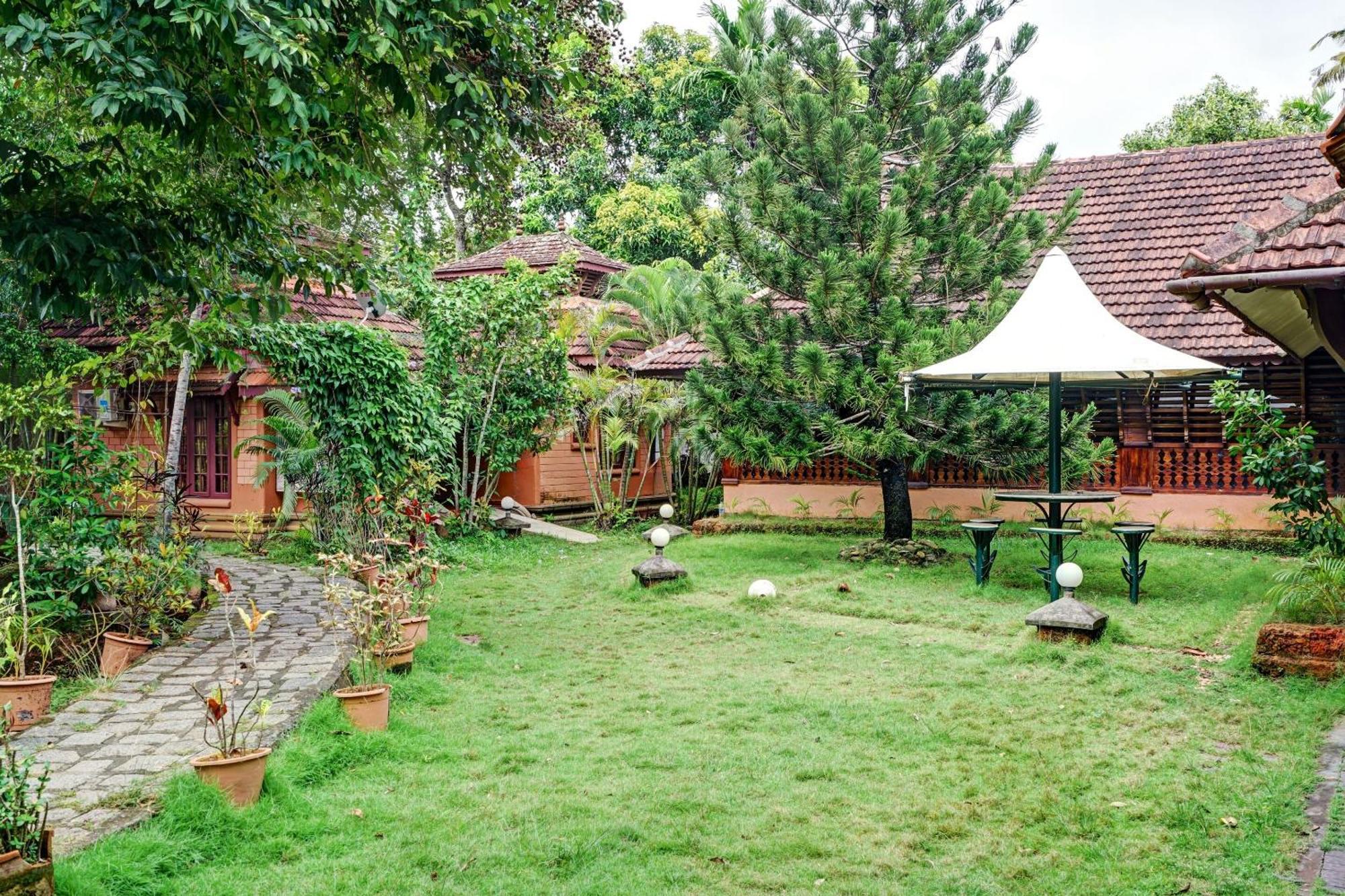 Palette - Pagoda Resorts Alappuzha ภายนอก รูปภาพ