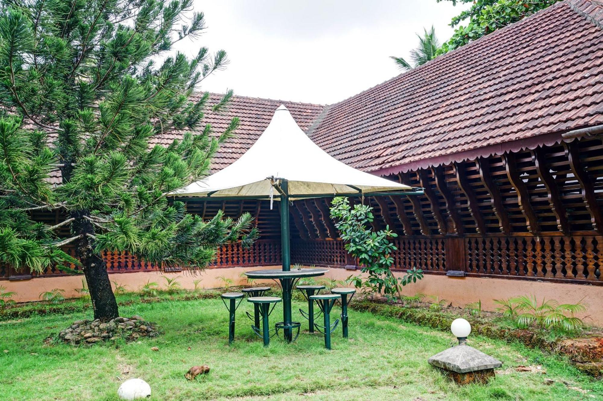 Palette - Pagoda Resorts Alappuzha ภายนอก รูปภาพ